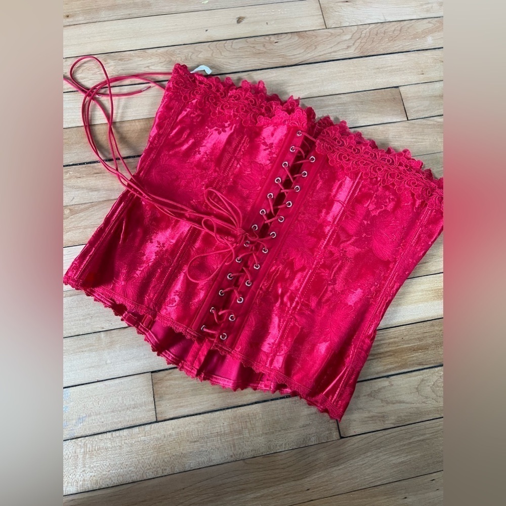 Frederick’s of Hollywood red‎ lace up corset top